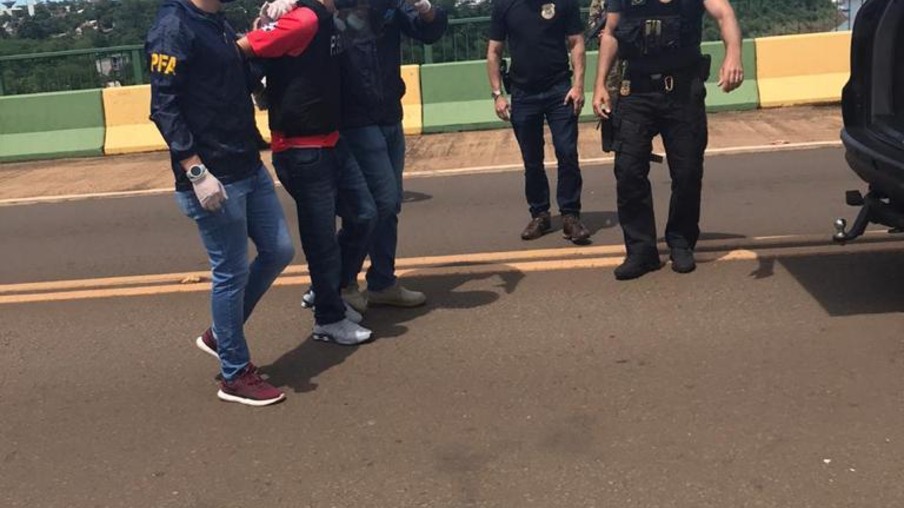 Polícia Federal em Foz do Iguaçu realiza extradição de brasileiro entregue pelo Governo Argentino, que cumprirá pena no Rio Grande do Sul