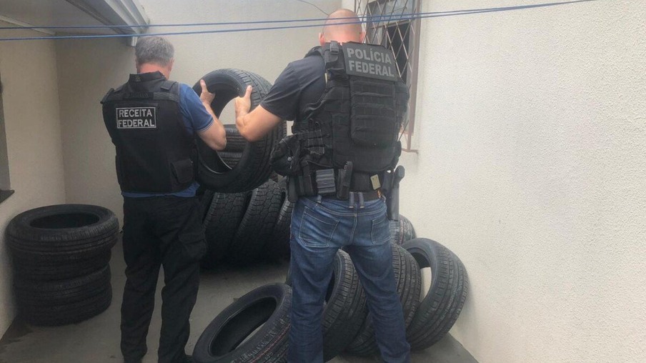 Polícia Federal apreende pneus contrabandeados em borracharia no Floresta