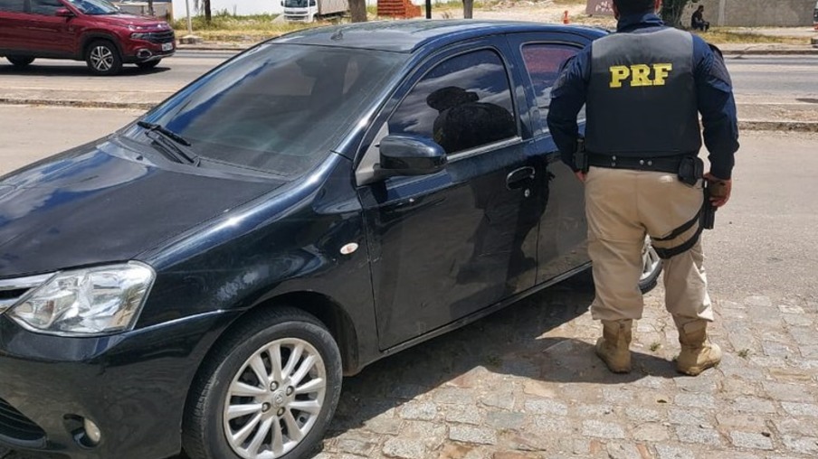 Carro roubado no Paraná é recuperado dias depois pela PRF em Sergipe