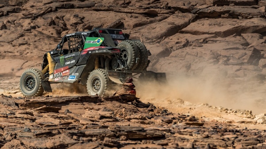 Pneus furados tiram vitória de brasileiros no Rali Dakar
