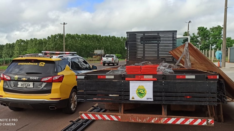 Caminhão carregado com 850 quilos de maconha é apreendido em Iporã