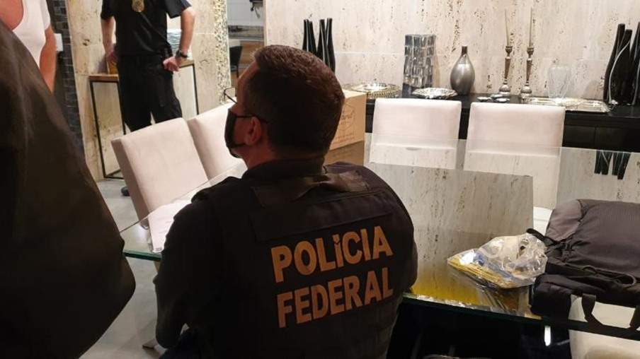 Polícia Federal cumpre mandado em operação contra o tráfico e exploração sexual de mulheres em Foz do Iguaçu