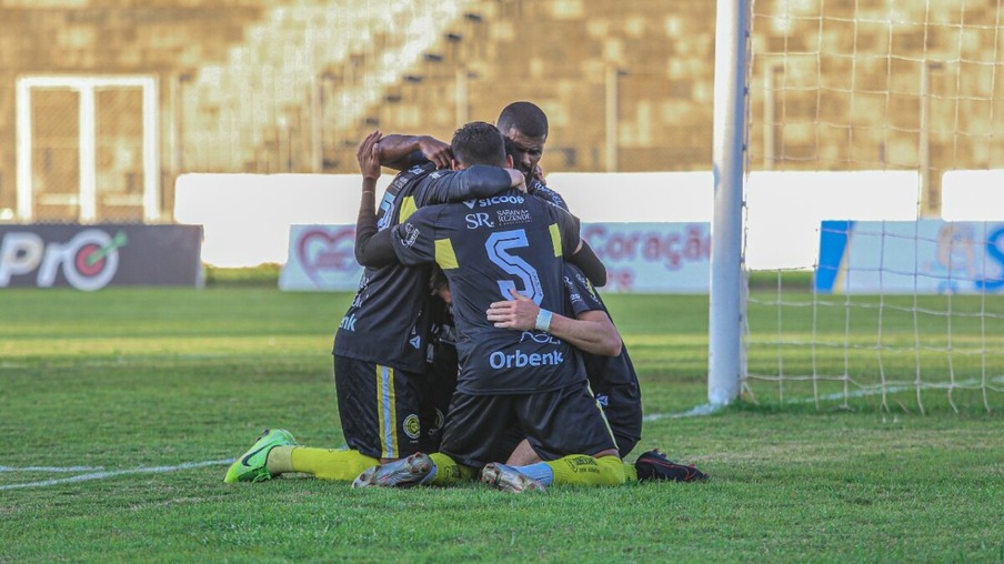 FC Cascavel vira contra Athletico Paranaense nos acréscimos e segue invicto no Paranaense 2021