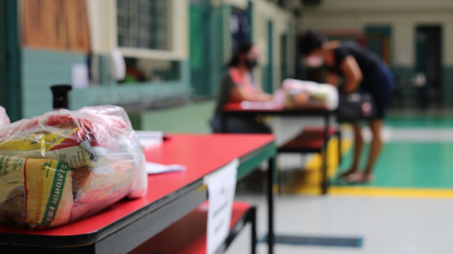 Secretaria de Educação de Foz dará continuidade a entrega de kits com alimentos da merenda escolar