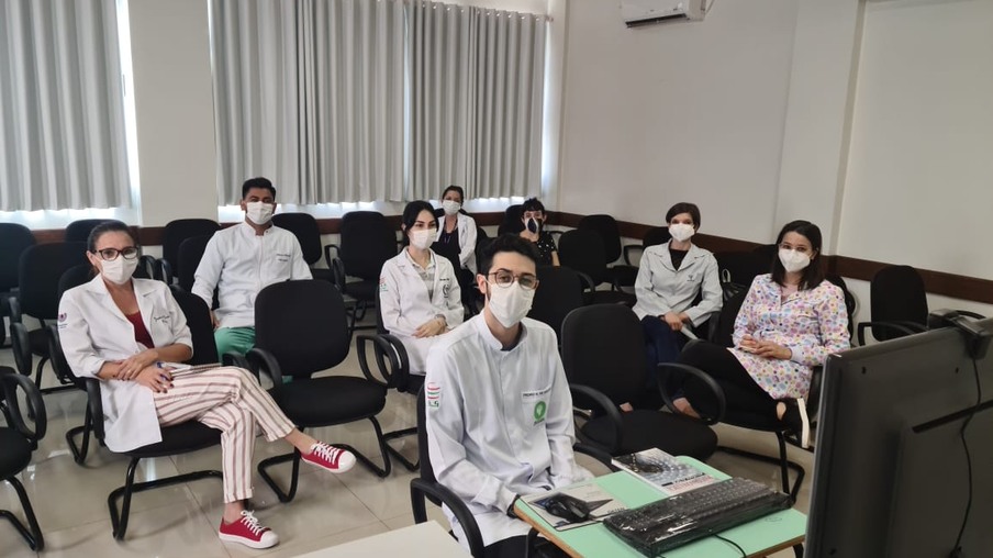 Equipe de psicologia do HUOP prepara aulas e compartilha experiências do ambiente hospitalar