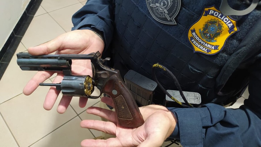 PRF prende idoso com revólver na cintura em Santa Terezinha de Itaipu