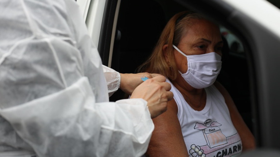 Foz do Iguaçu avança na vacinação de idosos contra a covid-19