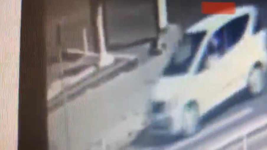 VÍDEO: Jovem foi vista entrando em um Mercedes Classe A antes de desaparecer