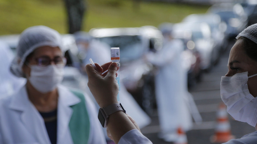 Idosos com 61 anos ou mais já podem se vacinar contra a covid-19 em Cascavel