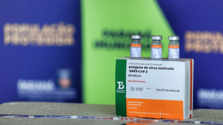 Paraná recebe nesta quinta mais 368 mil doses de vacinas contra a covid-19