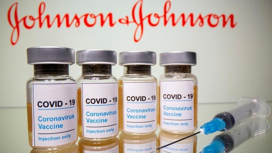 EUA pausa vacina J&J contra covid-19 após registrar casos de coágulos sanguíneos raros