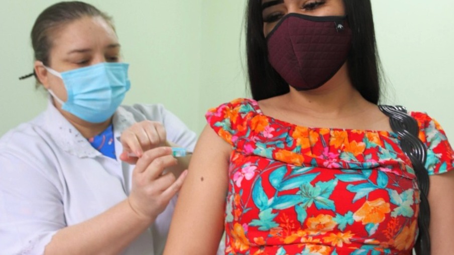Prefeitura de Foz avança na vacinação contra a covid-19 em grupos prioritários