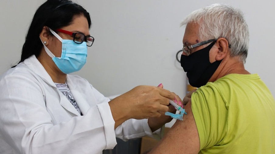 Secretaria de Saúde de Foz começa a vacinar pessoas acima de 60 anos contra influenza nesta terça-feira (11)