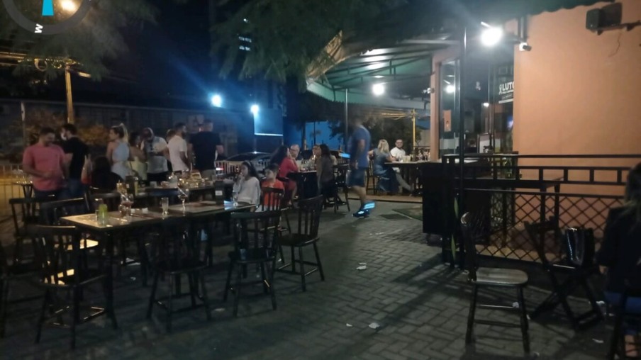 Prefeitura de Foz encerra três festas clandestinas e interdita um bar por aglomeração