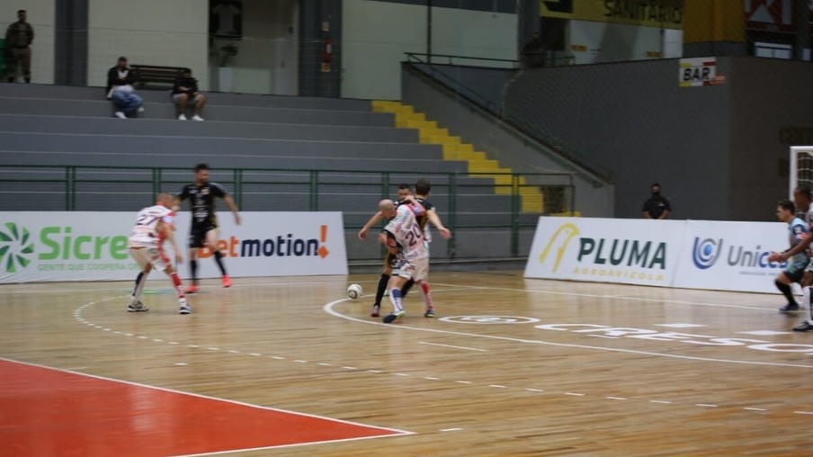 Em jogo eletrizante Cascavel Futsal vence Blumenau de virada