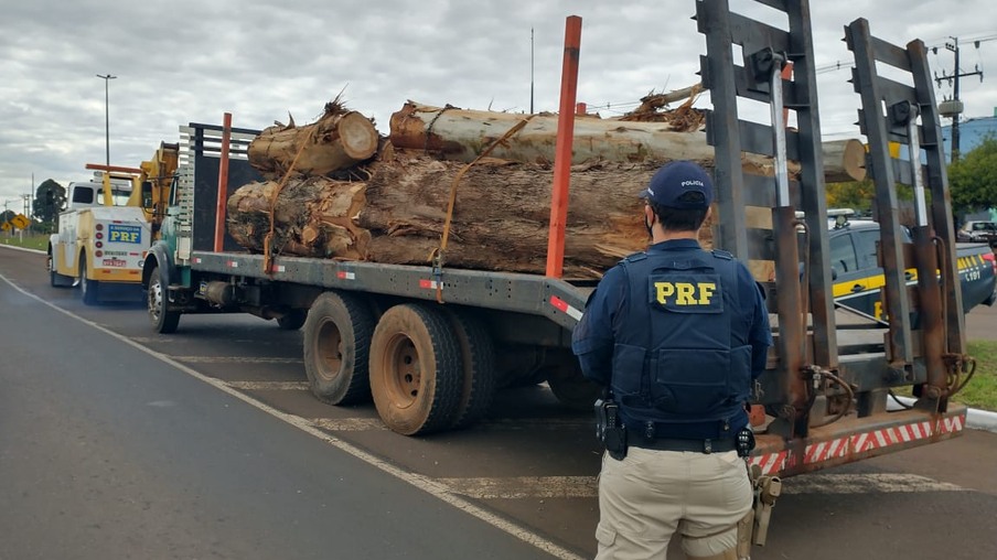 Mais de 300 toneladas de excesso de peso foram retiradas de circulação nas rodovias federais do Paraná