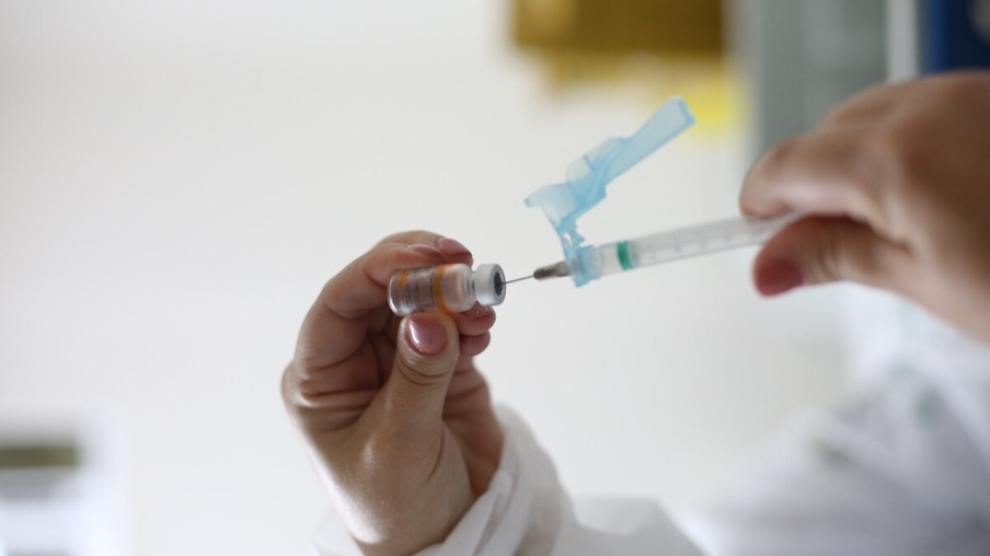 HUOP: especialista em virologia alerta para a necessidade de manter os cuidados contra a covid-19, mesmo após a vacina