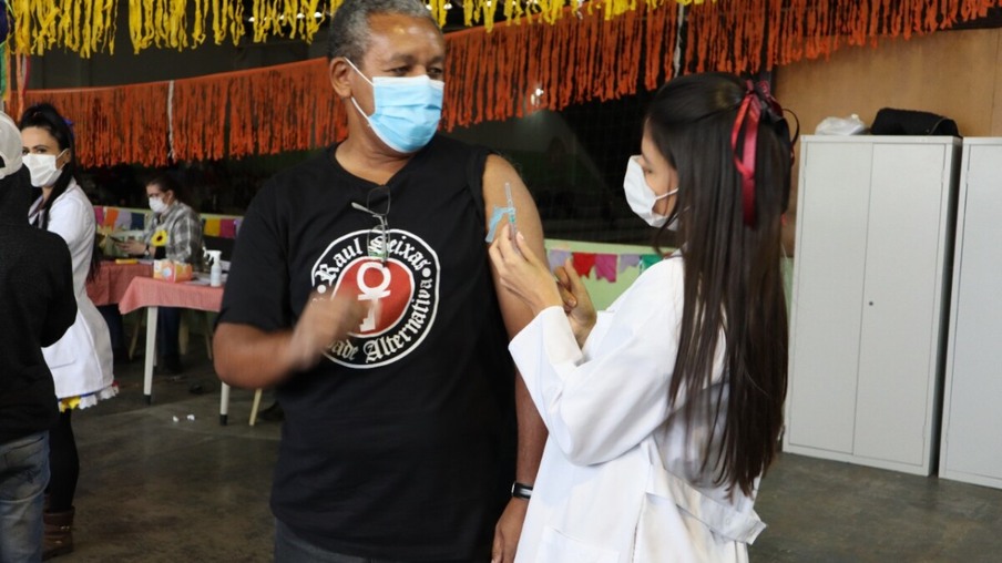 Campanha de Domingo a Domingo registra mais de 76 mil doses de vacina contra a Covid-19 neste final de semana