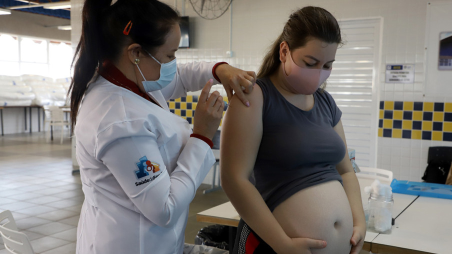Paraná volta a incluir gestantes sem comorbidades na vacinação contra a Covid-19