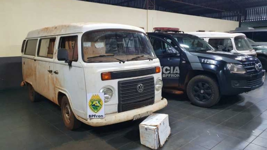 BPFron apreende dois veículos carregados com cigarros contrabandeados em Oliveira Castro