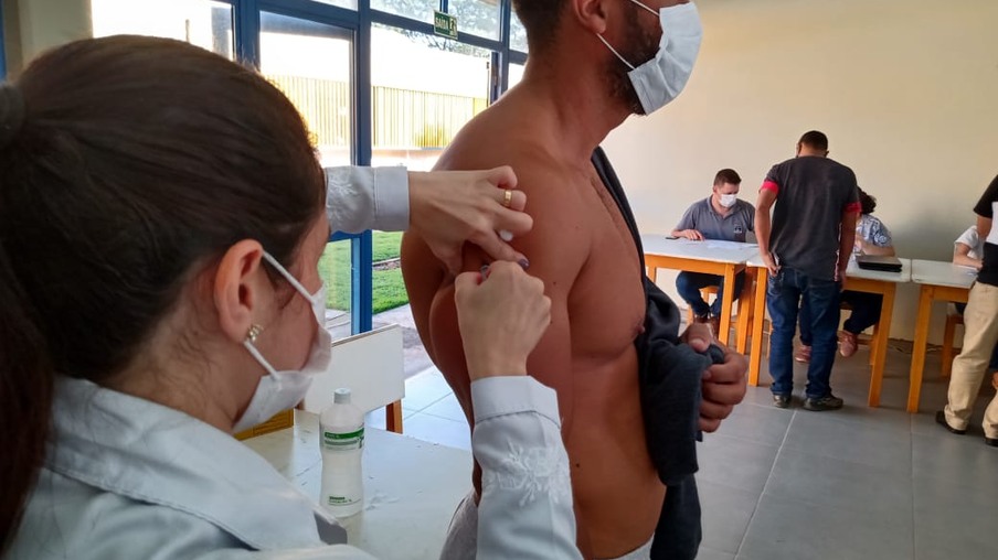 Vacinação contra a covid-19 em caminhoneiros de Foz será nesta quarta e quinta na sede da Vigilância
