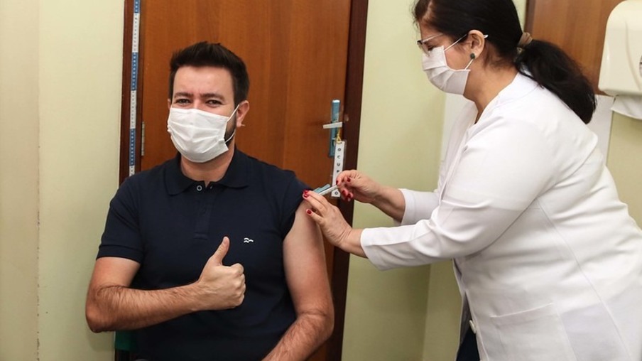 Vacinação em Foz já atende 70% da população adulta