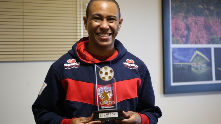 Roni foi escolhido como o craque do mês de julho da Liga Nacional de Futsal