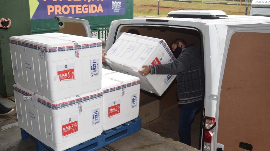Paraná distribui nesta segunda-feira 223.268 doses de vacinas contra a Covid-19