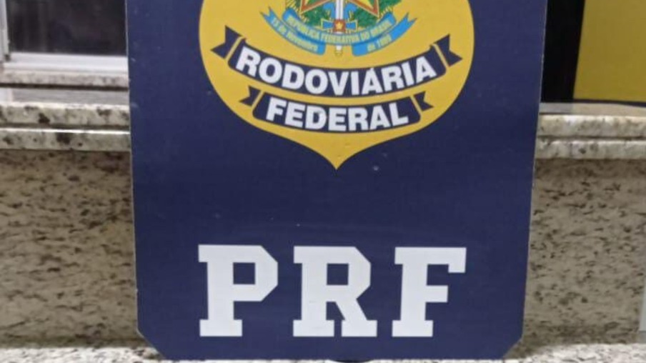 PRF aprende quatro revólveres em operação de combate ao crime na fronteira
