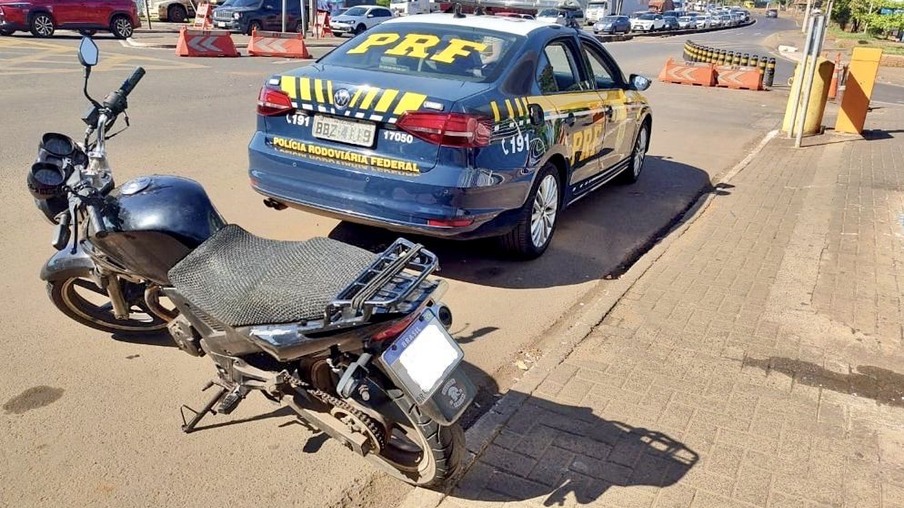 PRF recupera motocicleta logo após ter sido furtada em Foz