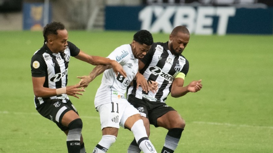Brasileirão Assaí: Ceará e Santos empatam sem gols na Arena Castelão