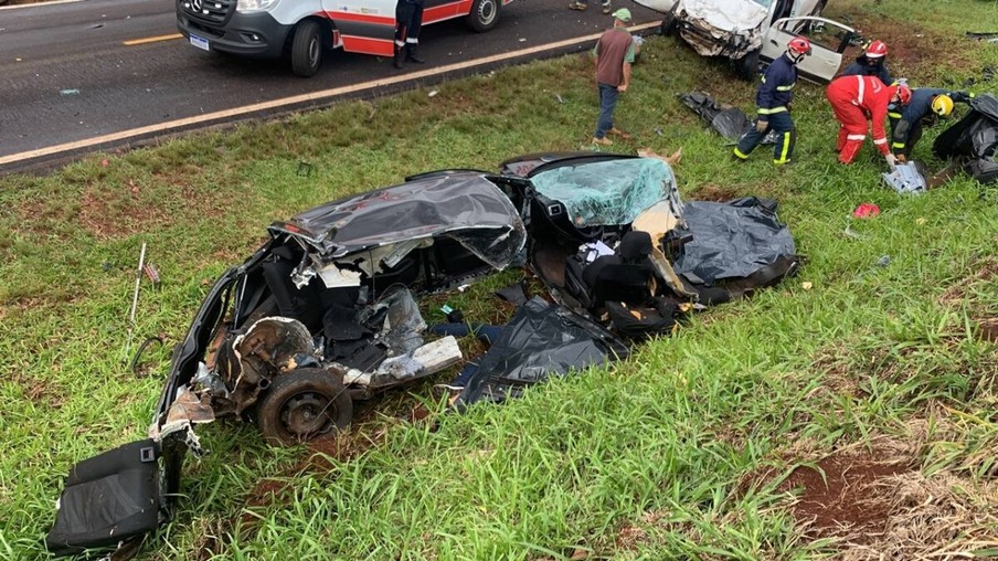 Vítimas fatais do acidente entre carros na PR-180 são enterradas nesse domingo (31)