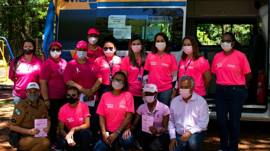 Foztrans e Secretaria da Saúde promovem blitz de conscientização sobre o Outubro Rosa