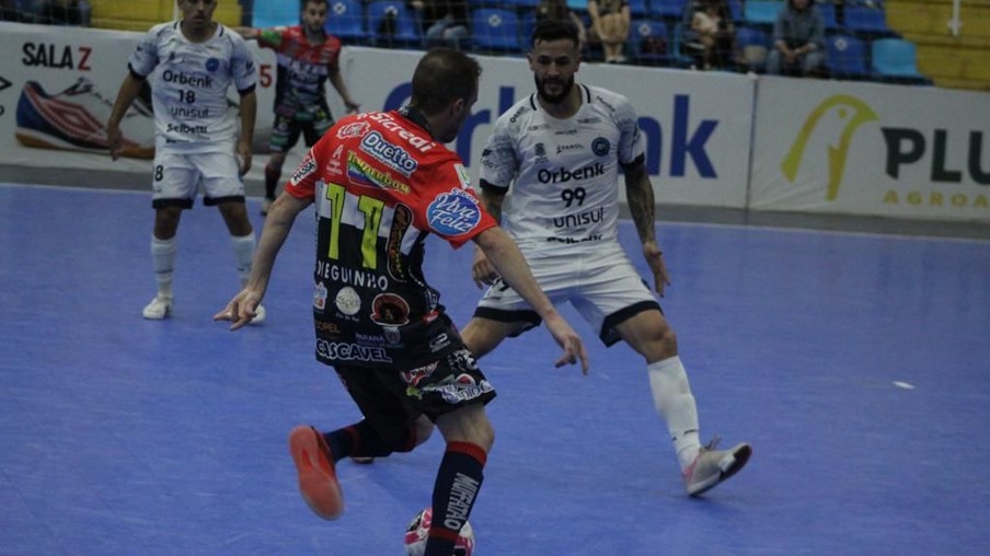 Cascavel Futsal e Tubarão empatam pelos playoffs da Liga Nacional