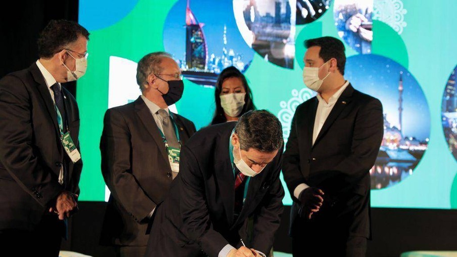 Paraná e Câmara de Comércio Árabe-Brasileira formalizam acordos para intensificar a parceria