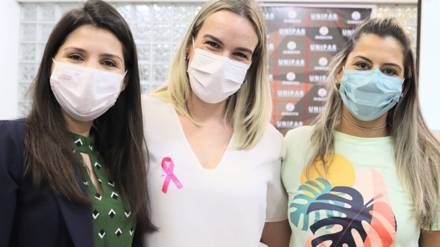 As psicólogas Ana Tatiane Provin e Fernanda Fagnani Soares, com a enfermeira do Cense, Darhtila Miglioranza (ao centro)