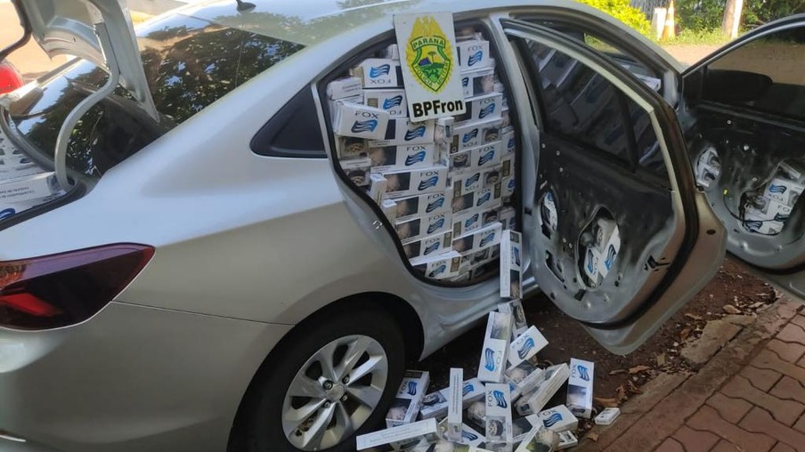 Veículo furtado em São Paulo é recuperado 'recheado' de cigarros contrabandeados