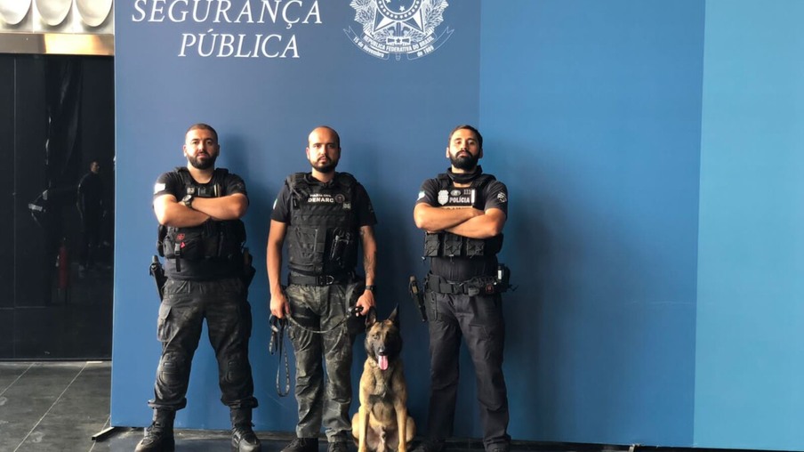 Ministério capacita policiais e doa cães de faro para reforçar o combate ao crime nas fronteiras
