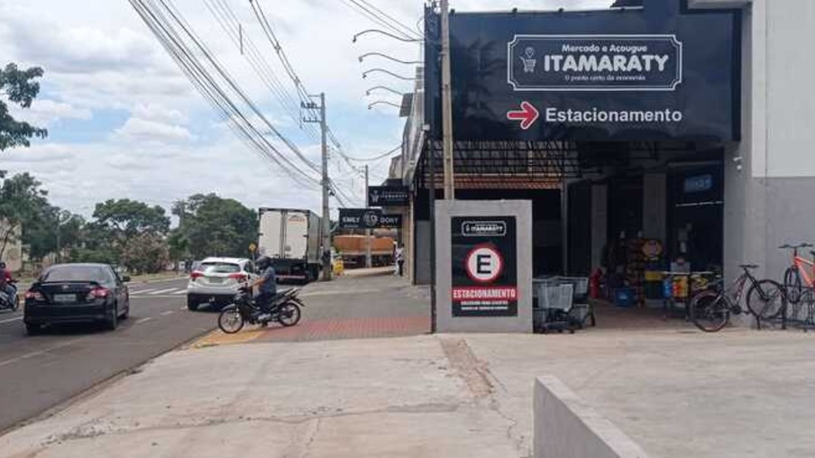 Funcionário de supermercado é esfaqueado durante tentativa de furto em Maringá