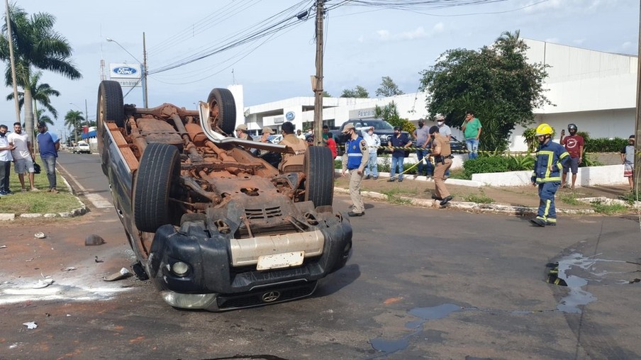 Duas pessoas morrem em batida entre moto e caminhonete, em Paranavaí