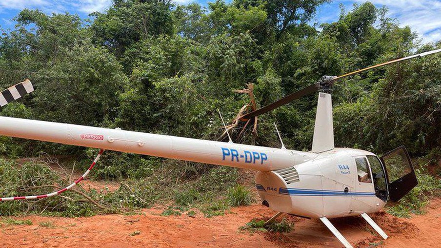 Presidente Prudente/SP - A Polícia Federal apreendeu na quinta (2/12) um helicóptero, transportando aproximadamente 200 quilos de cocaína.