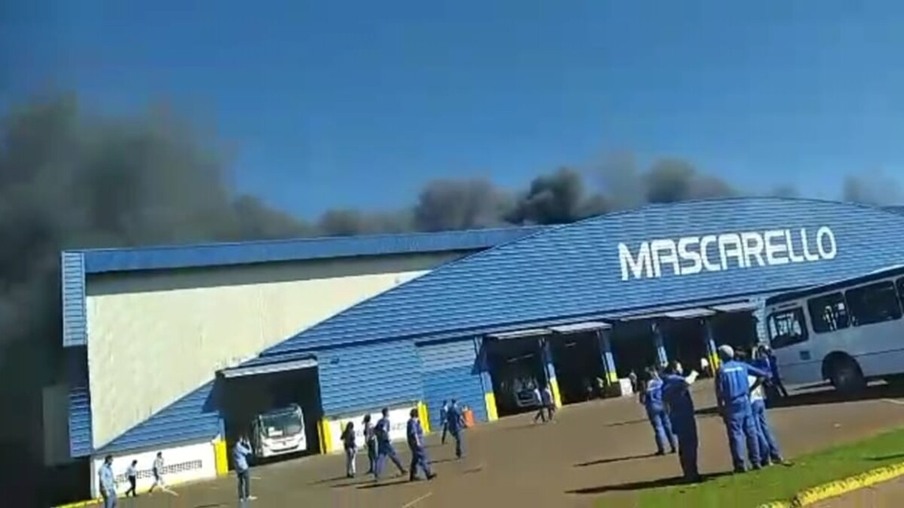 Grande incêndio é registrado na empresa Mascarello, em Cascavel