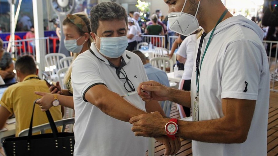 Foz do Iguaçu tem campanha bem sucedida de vacinação contra covid e comemora os resultados