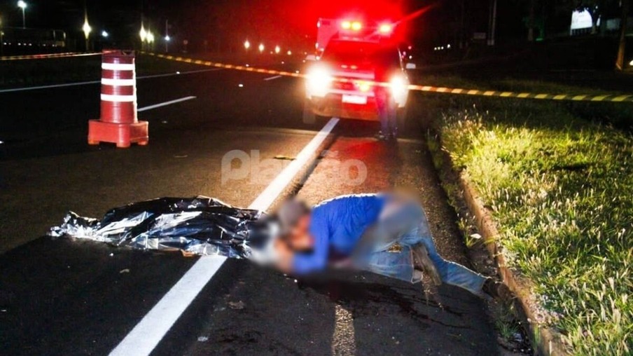 Mulher morre atropelada após brigar e descer do veículo do marido e tentar atravessar rodovia BR-376