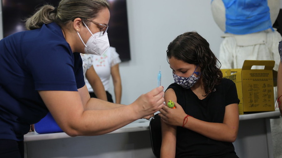Agendamento para vacinação contra a covid-19 em crianças continua nesta quarta (19) até às 17h