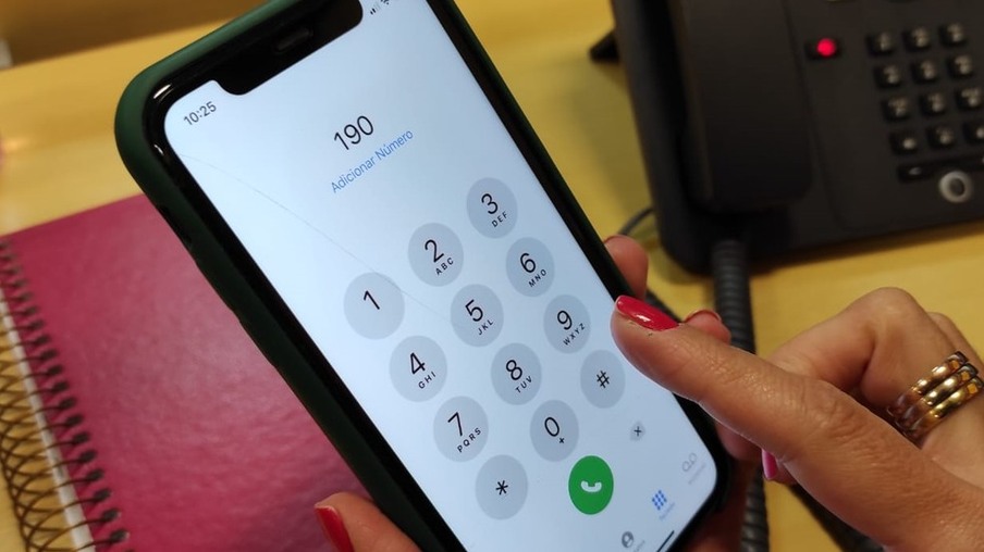 Operadora de celular é multada em R$ 160 mil após clientes não conseguirem ligar para serviços de emergência, no Paraná