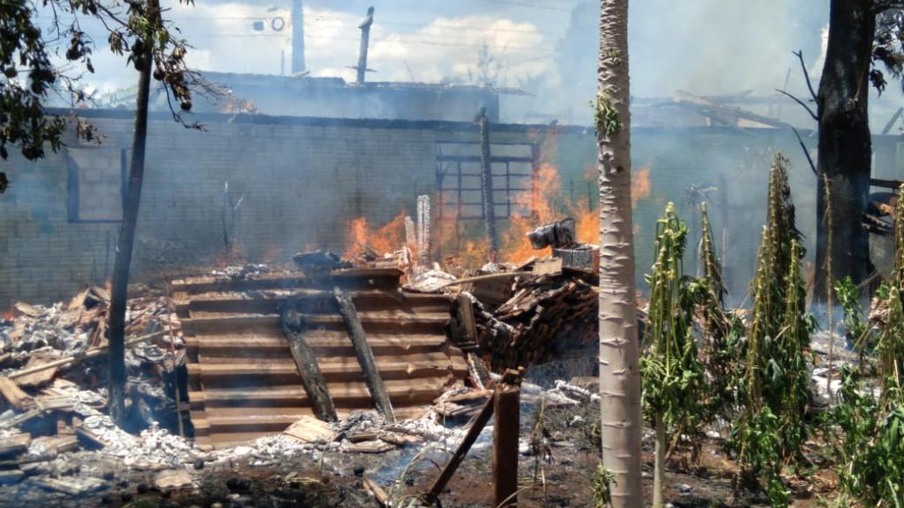 Incêndio destrói casa no distrito de Margarida em Marechal Rondon