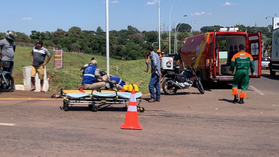Motociclista fica ferida em colisão de trânsito na Rua Jacarezinho