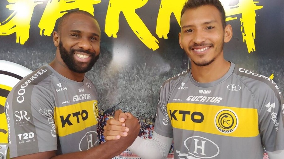 Robinho e Léo Itaperuna “disputam” posto de maior artilheiro da história do FC Cascavel