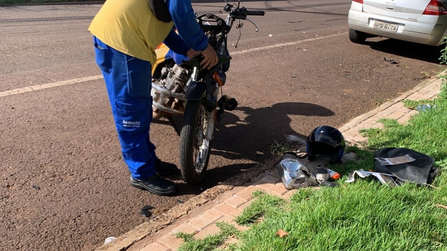 Homem é atropelado por moto na Rua Minas Gerais